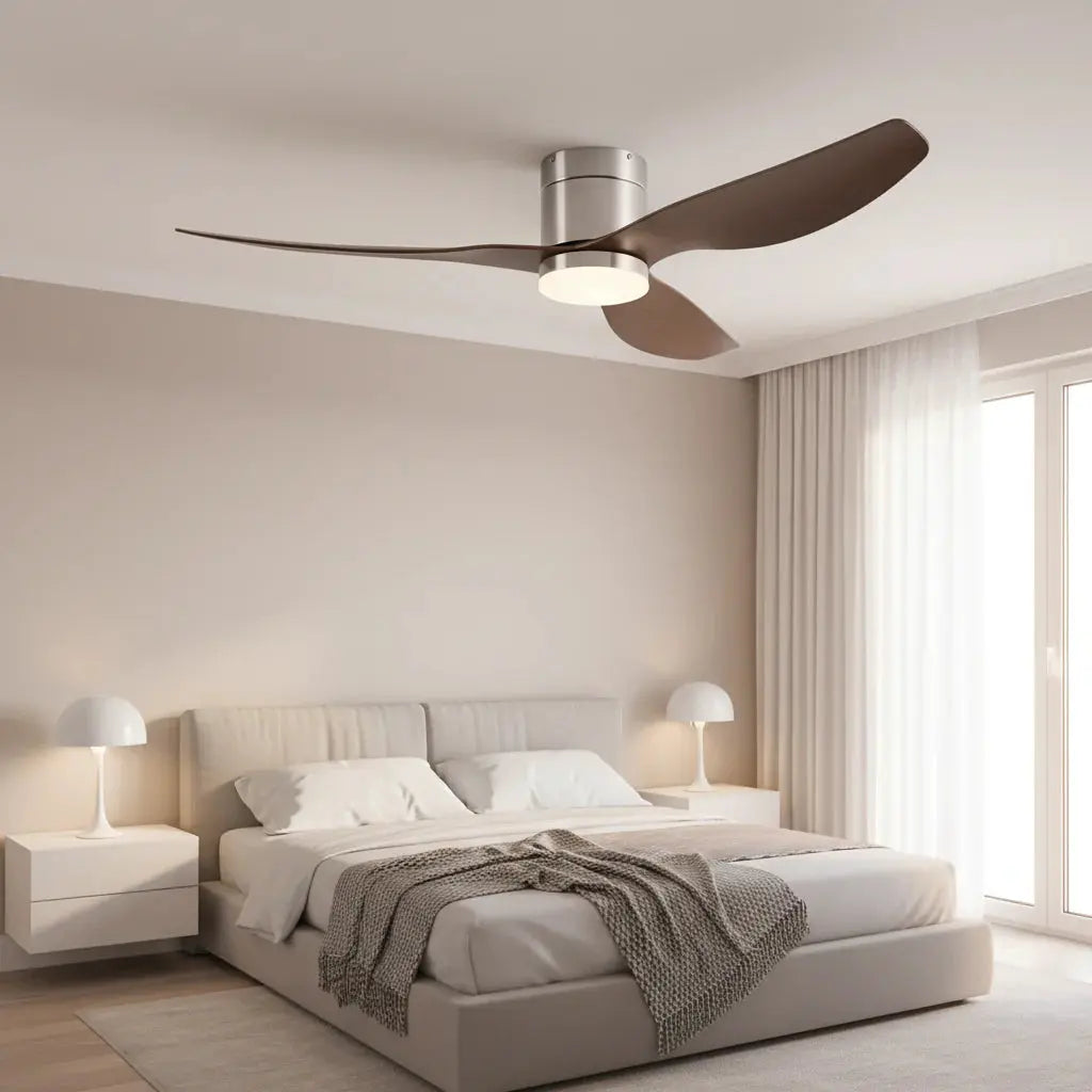 Ventilateur de plafond ultra-plat argenté et bois foncé avec éclairage LED Oléa