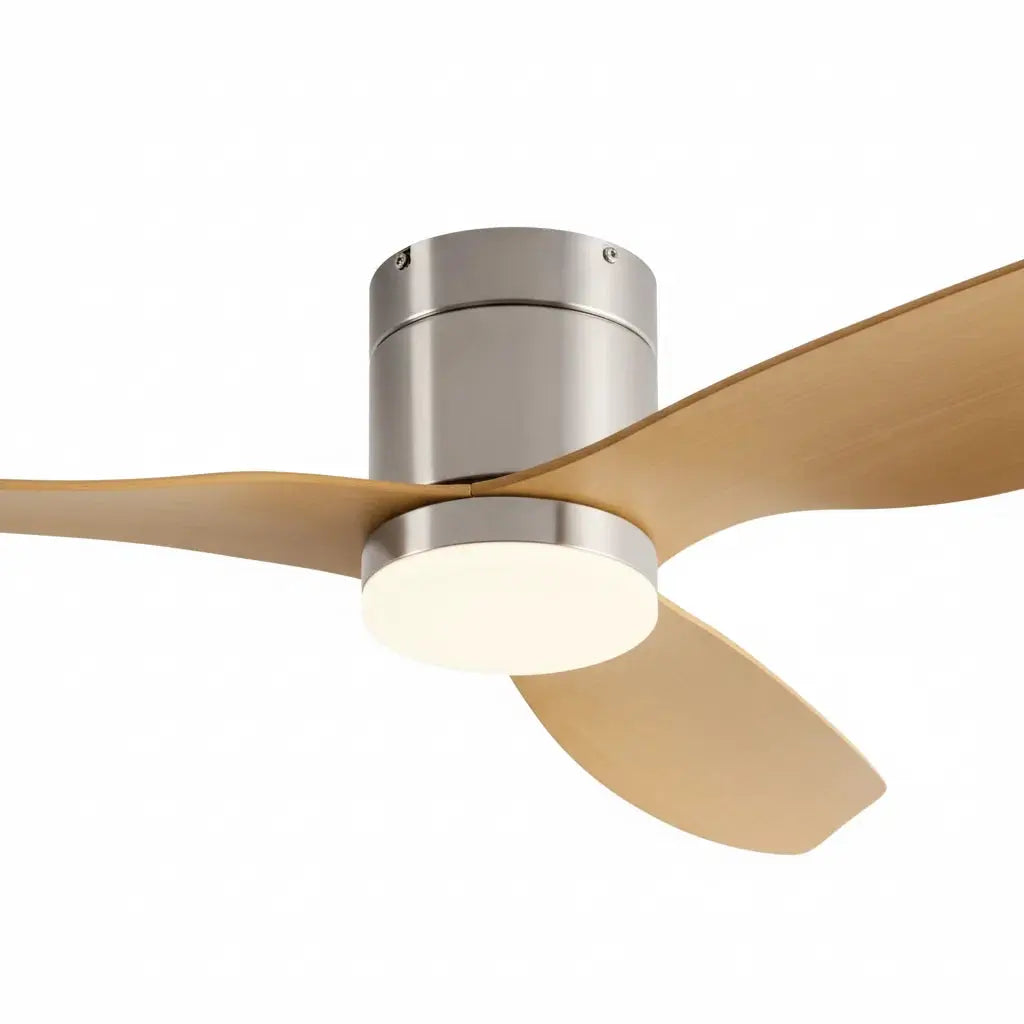 Ventilateur de plafond ultra-plat argenté et bois clair pour chambre avec éclairage LED Oléa
