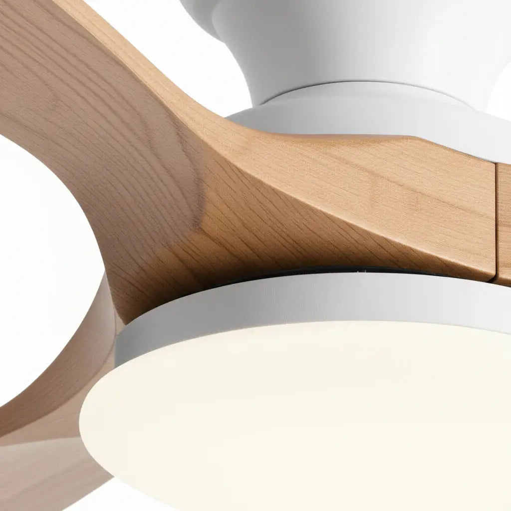 Ventilateur plafond salon bois naturel et blanc avec éclairage LED Oléa