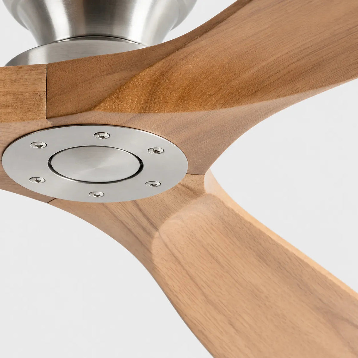 Ventilateur de plafond silencieux en bois massif naturel et argenté Oléa