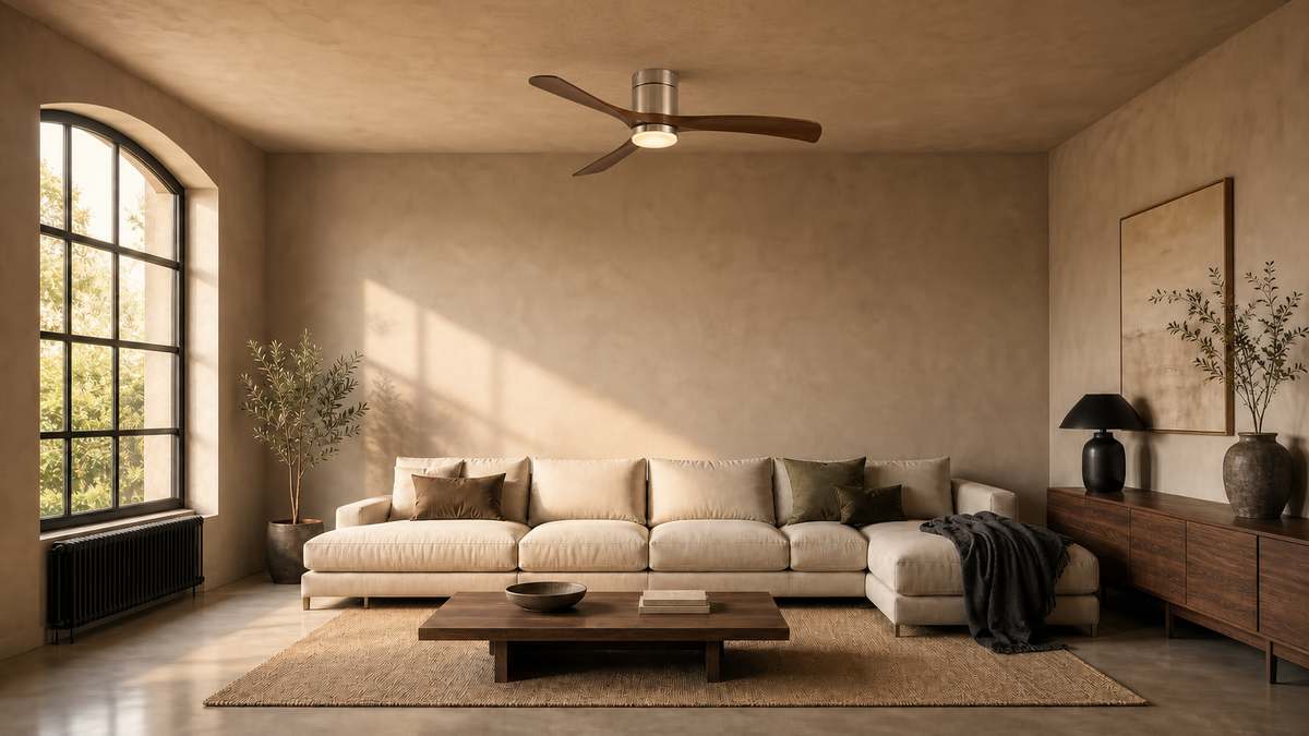 Salon après l’installation d’un ventilateur de plafond Oléa