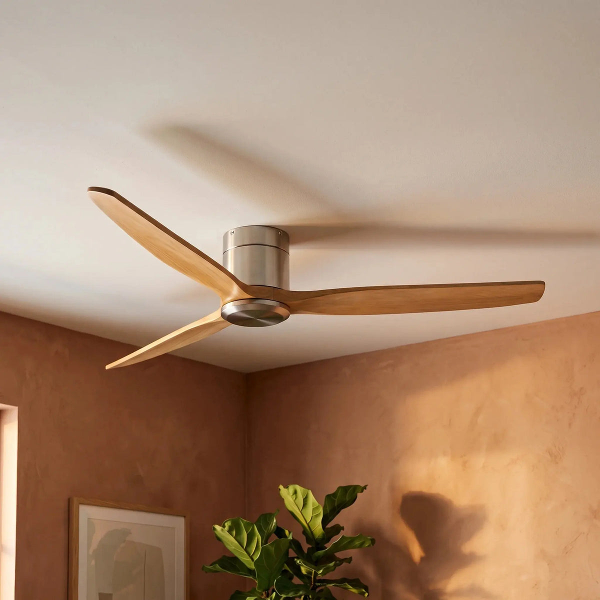 Ventilateur de Plafond Bas Silencieux en Bois Massif Naturel et Argent Oléa