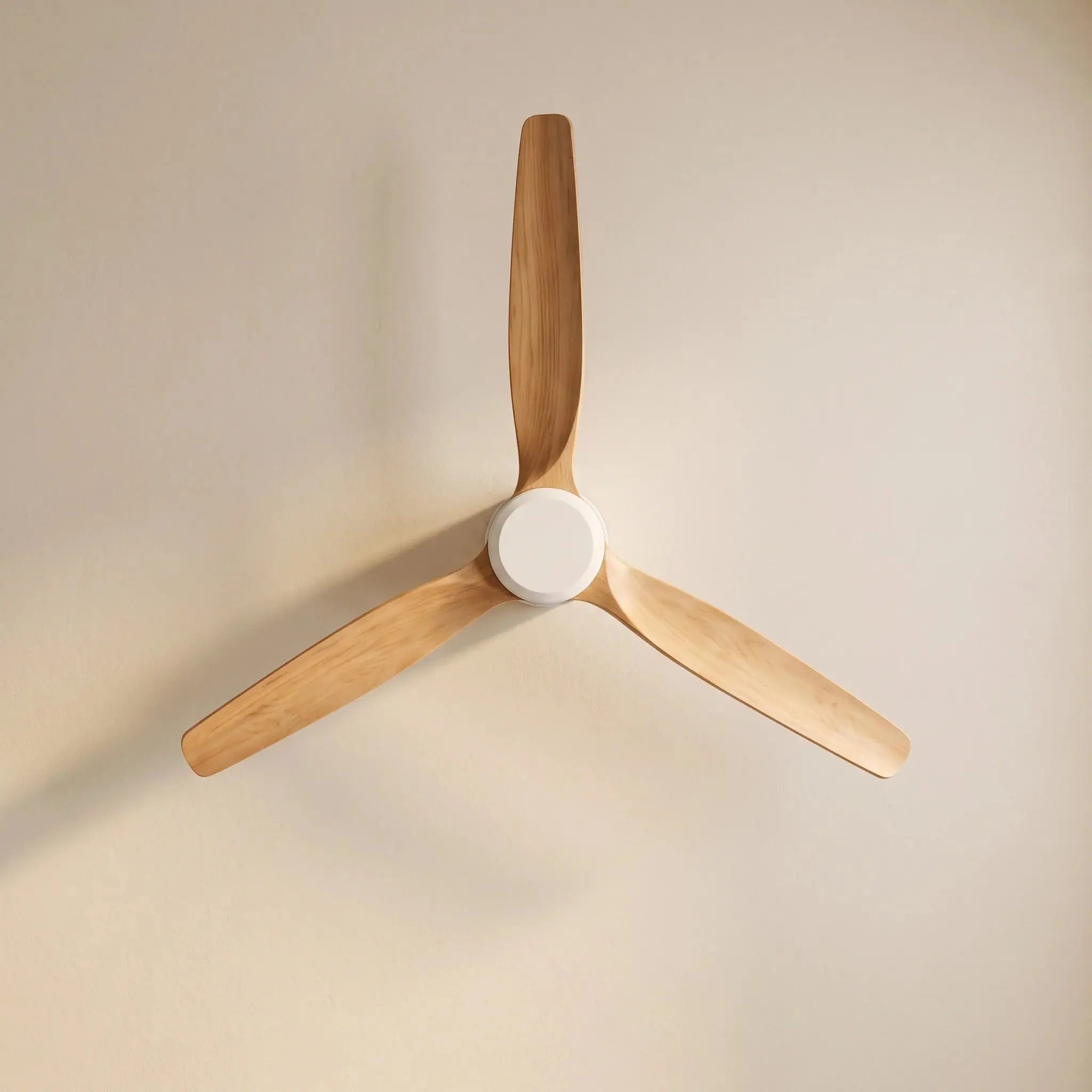 Ventilateur de plafond silencieux blanc bois à profil bas silencieux DC