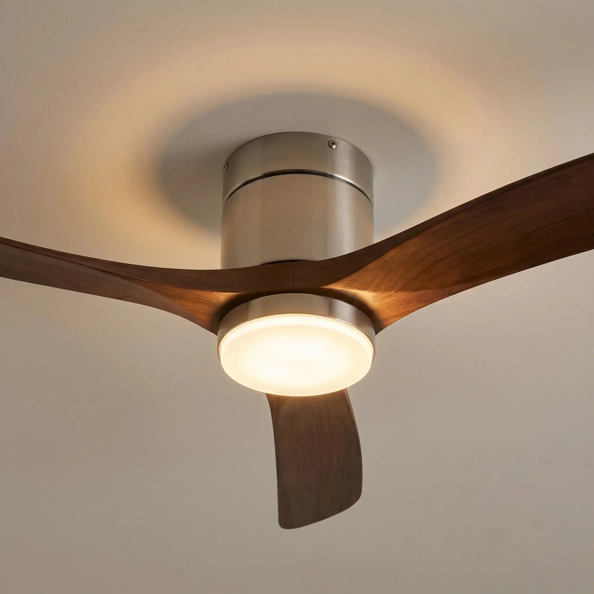 Ventilateur de Plafond Design Moderne Silencieux DC à LED - Argent & ABS Bois Foncé Oléa