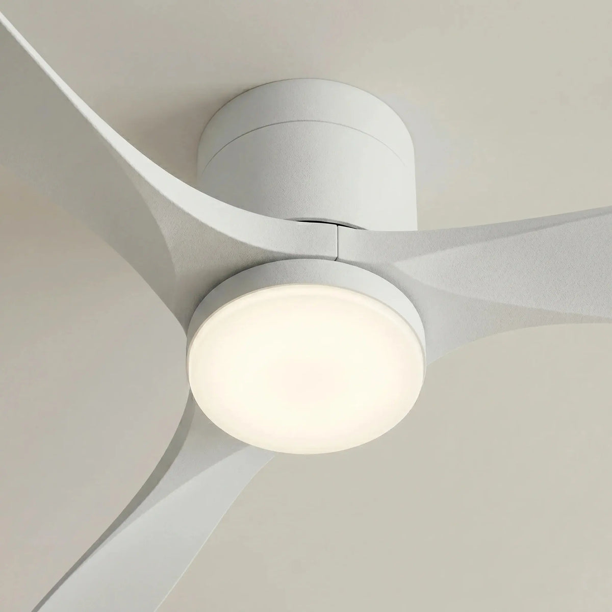 Ventilateur de plafond LED silencieux DC à pales techniques - Blanc Oléa