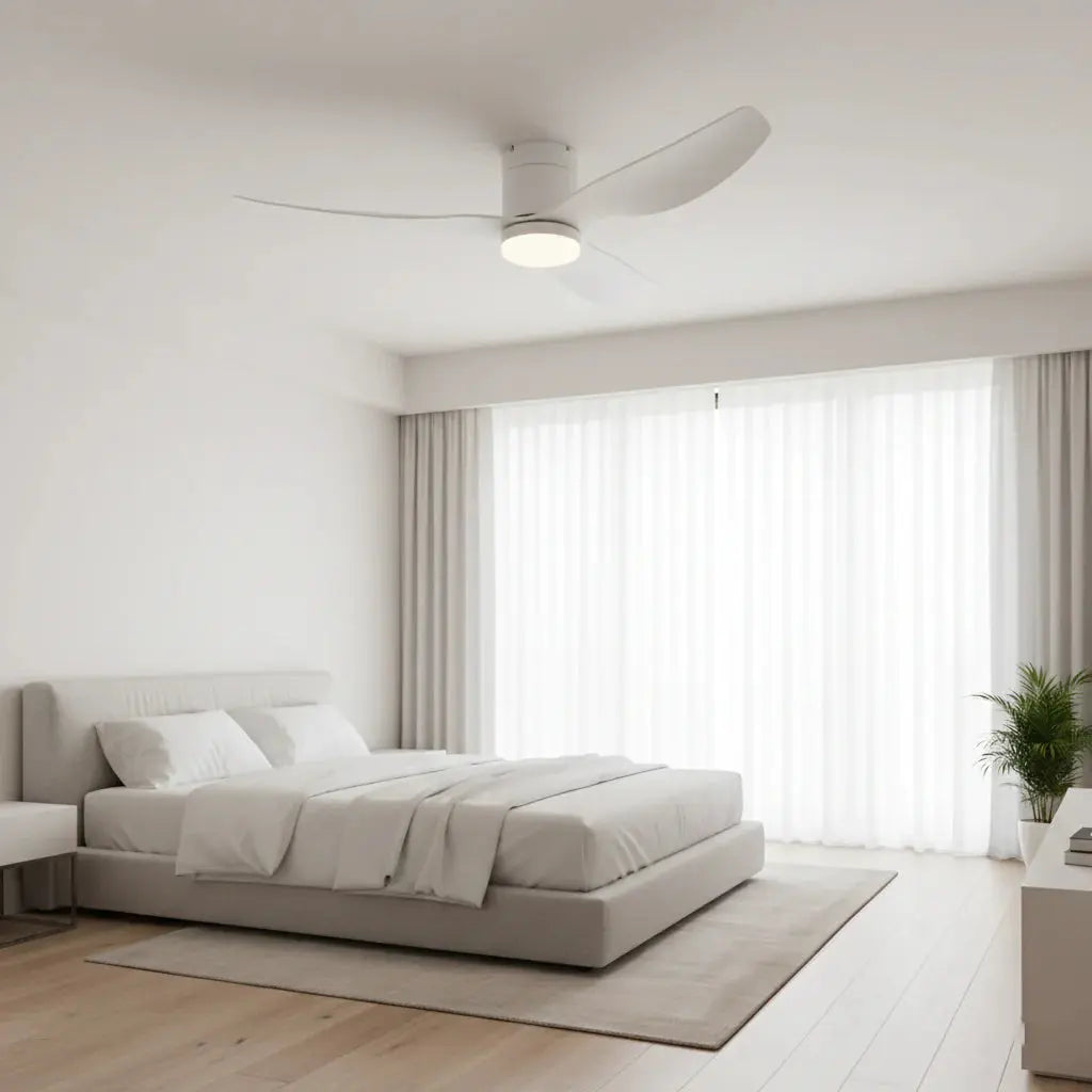 Ventilateur de plafond blanc ultra-plat avec éclairage LED Oléa